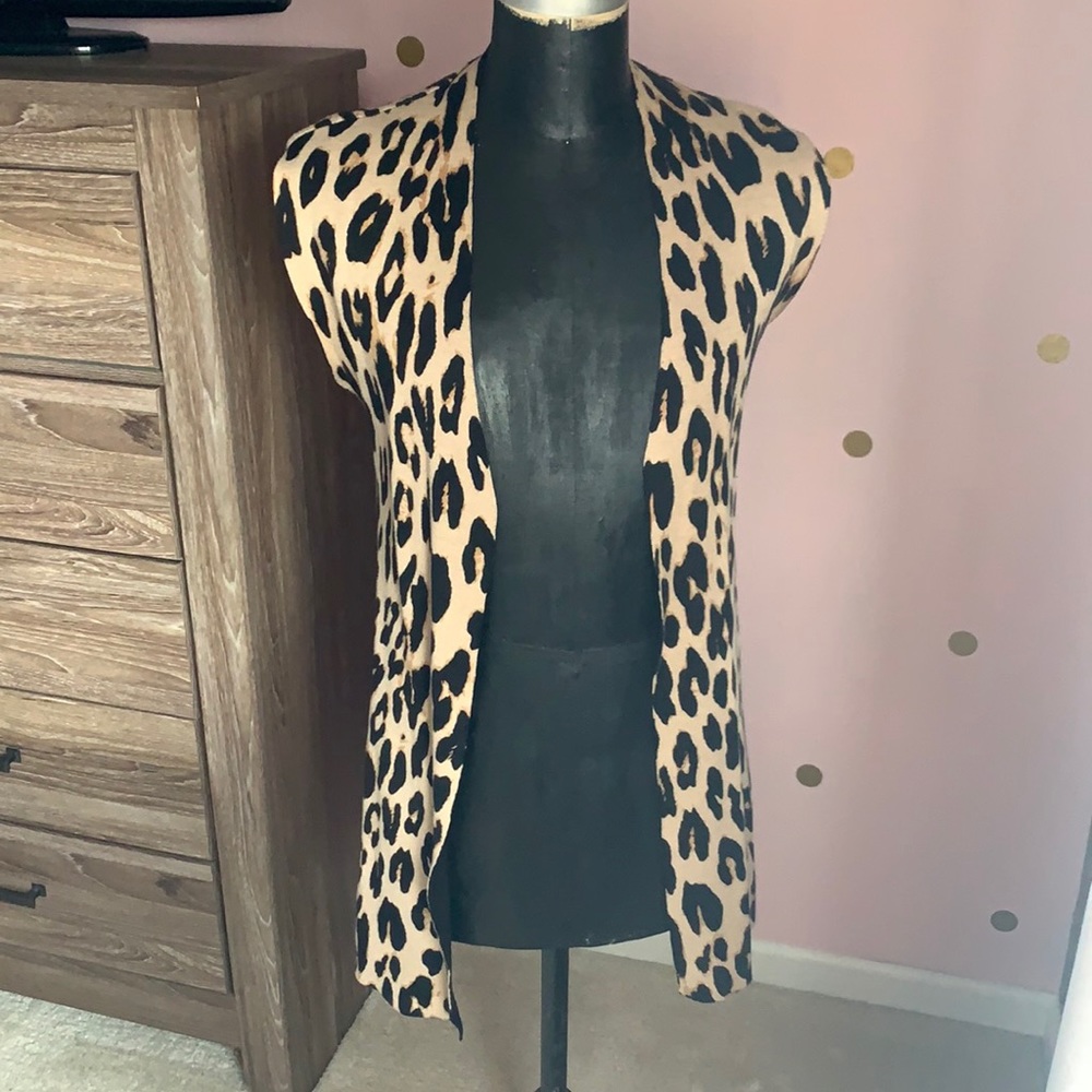 Carmen Marc Valvo Sleeveless leopard cardigan Size M